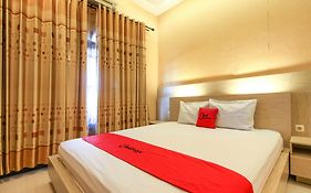 RedDoorz near Candi Ratu Boko